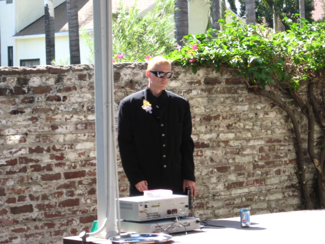 617x456 pixels (143K)